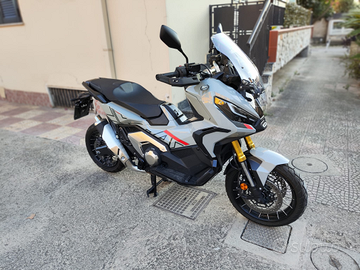 Honda X ADV 2023 con accessori