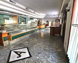 Via Pitz'E Serra: Locale commerciale di 144 mq