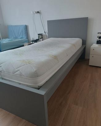 Letto Ikea Malm, con rete a doghe e materasso
