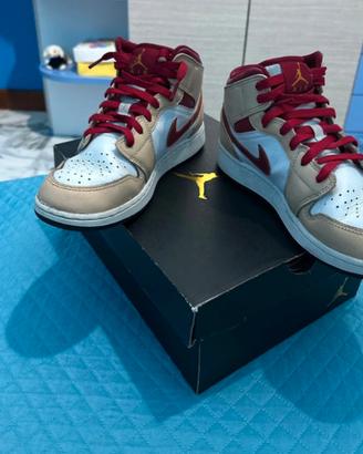 Jordan 1 gialle e rosse