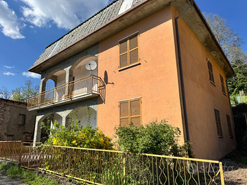 Villetta fra Liguria Parma con due appartamenti