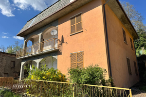 Villetta fra Liguria Parma con due appartamenti