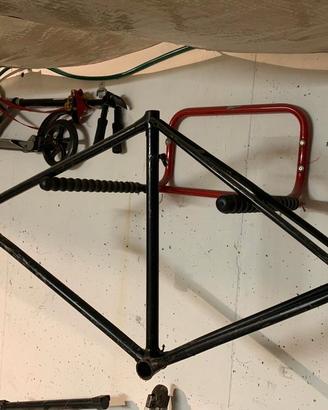 Telaio bici d'epoca per progetto fixed singlespeed