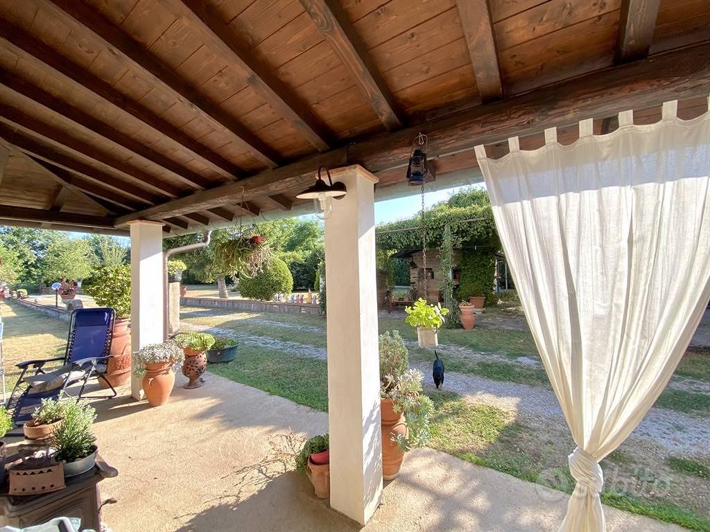 Rustico / Casale di 120 m² con 3 locali a Genazzan - Altro