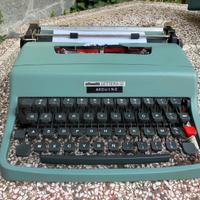 Macchina da scrivere Olivetti Lettera 32