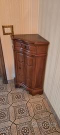 Angoliera in legno massiccio 