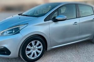 Peugeot 208 1.6 bluehdi 75 cv neopatentati 