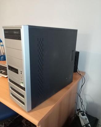 TORRE pc fisso AMD VUOTA