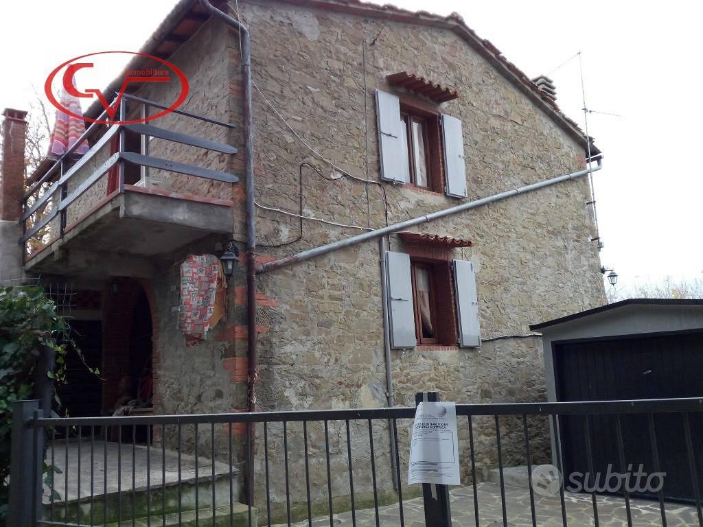 Rustico / Casale di 105 m² con 4 locali a Bucine - Vista 2