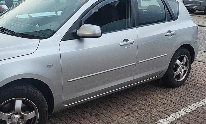 Mazda3  1.000€ compreso passaggio.