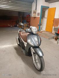 Beverly 300 i ABS asr