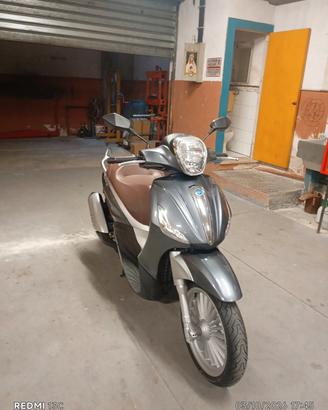 Beverly 300 i ABS asr