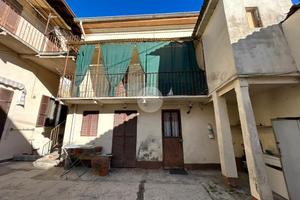 CASA SEMINDIPENDENTE A VALENZA