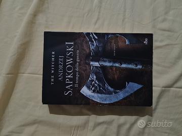 libro the witcher il tempo della guerra