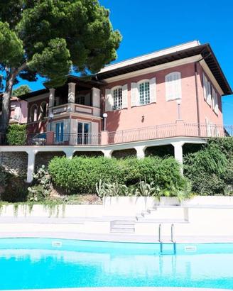 Villa di 348 m² con più di 5 locali a Ventimiglia