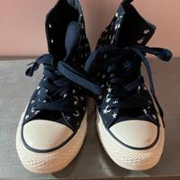 Scarpe da ginnastica blu con stelle bianche