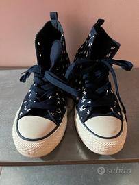 Scarpe da ginnastica blu con stelle bianche