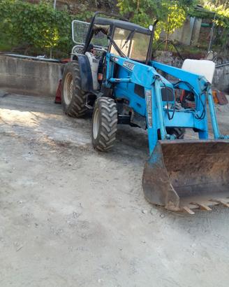 Trattore Landini 70 cv con pala e verricello