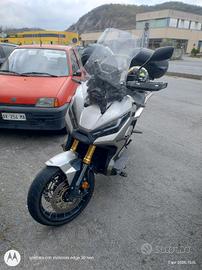 Honda Adv 750 gravel