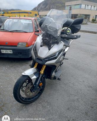 Honda Adv 750 gravel