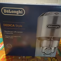 Macchina caffè DeLonghi Dedica Style
