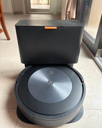 Robot aspirapolvere “Roomba j7+” + kit ricambi