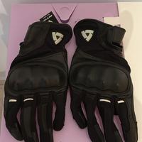 Caschi e guanti per moto