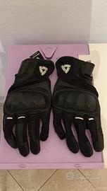 Caschi e guanti per moto