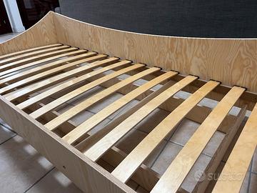 Letto singolo  in legno naturale