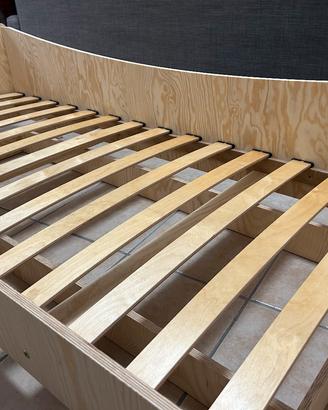 Letto singolo  in legno naturale