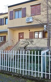 Ronchi dei leg: villetta a schiera centrale