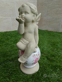 statua angelo su sfera coccio fiori 40 cm