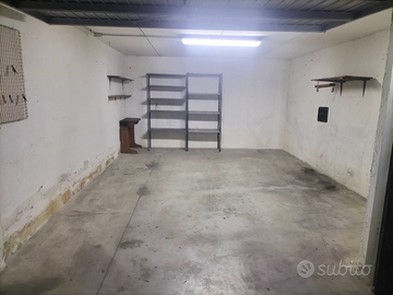 Garage o magazzino zona sacra famiglia