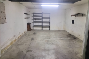 Garage o magazzino zona sacra famiglia