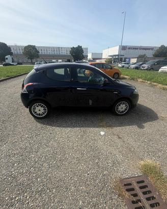 Lancia Ypsilon 1.2 69 CV Gold 5 porte – 2015