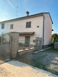 Casa libera su tre lati