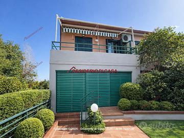 Casa, Campofelice di Roccella.