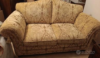 Divano 2 posti e polrona pari al nuovo
