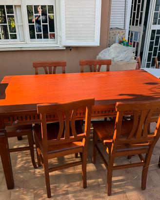 Tavolo e sedie in legno massello