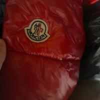 giubbotto rosso Moncler