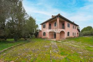 Splendida villa unifamiliare immersa nel verde