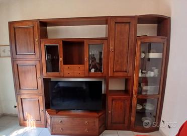 Mobile in legno Noce.