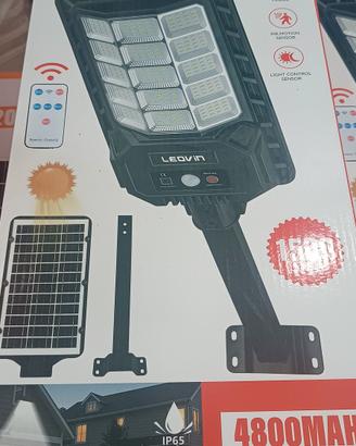 faro 1500w ad energia solare 