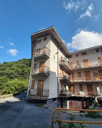Miroglio, Bilocale arredato su due livelli