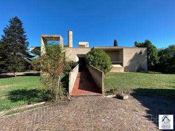VILLA UNIFAMILIARE D'AUTORE IMMERSA IN UN PARCO ES