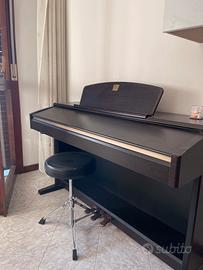 Pianola YAMAHA CLAVINOVA