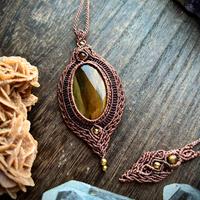 Collana in Macramè con occhio di tigre