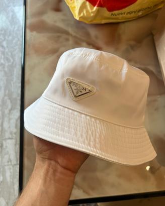 Cappeino prada
