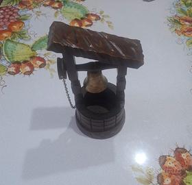 Pozzo dei desideri in legno intagliato