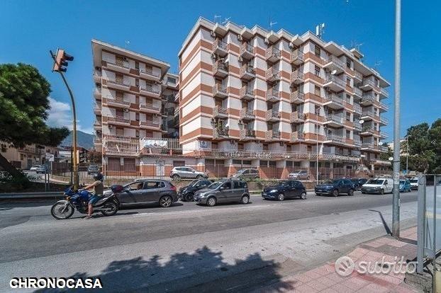 Tremestieri, luminoso quadrivani con posto auto